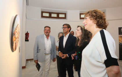 La Diputación inaugura la exposición 'Alicante, paisajes y tradiciones' del Club Big Arte de Bigastro La Diputación inaugura la exposición 'Alicante, paisajes y tradiciones' del Club Big Arte de Bigastro