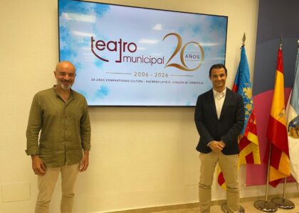El Teatro Municipal de Torrevieja celebra su 20º aniversario como gran corazón cultural de la ciudad