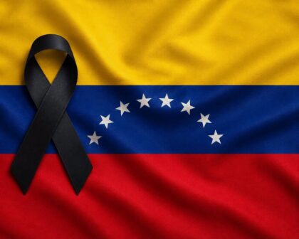 Almoradí, evento: Acto de minuto de silencio en solidaridad con el pueblo venezolano por el doble terremoto, convocado por el Ayuntamiento