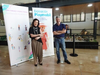La Concejalía de Igualdad acerca a Orihuela la historia de diez mujeres pioneras a través de una exposición de Playmobil