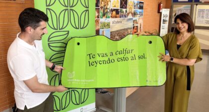 Convega regala más de diez mil parasoles de coche inspirados en el habla popular de la Vega Baja