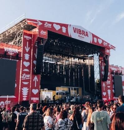 Low Festival estrena su etapa en Torrevieja con Kasabian, The Hives, Love of Lesbian y Dani Fernández