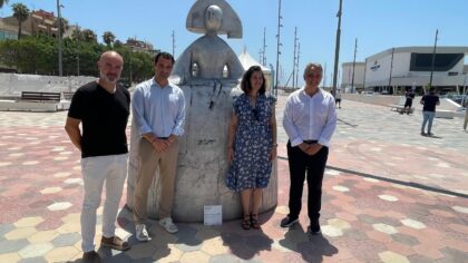 Torrevieja incorpora al puerto esculturas de Manolo Valdés que podrán visitarse hasta octubre de 2027