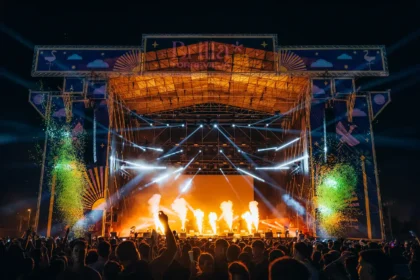 Brilla Torrevieja cierra su sexta edición con 25.000 asistentes y consolida su apuesta por la cultura y la música en directo Brilla Torrevieja cierra su sexta edición con 25.000 asistentes y consolida su apuesta por la cultura y la música en directo