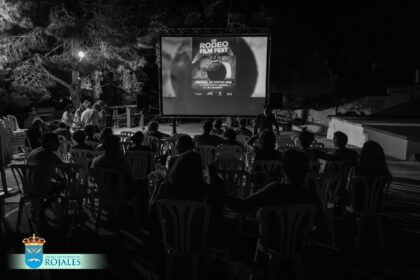 La VIII edición del Rodeo Film Fest continúa este viernes con la proyección de 'A salto de mata', dirigida por Carlos Escolano y protagonizada por José Luis Zerón La VIII edición del Rodeo Film Fest continúa este viernes con la proyección de 'A salto de mata', dirigida por Carlos Escolano y protagonizada por José Luis Zerón