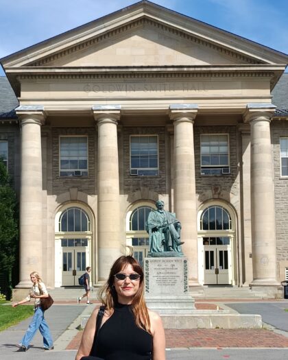 La directora de Auralaria Ediciones, Luisa Pastor, presenta en la Universidad de Cornell una ponencia sobre la traducción de la poesía de A. R. Ammons