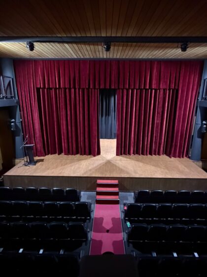 El Ayuntamiento de Los Montesinos renueva su auditorio municipal, un espacio clave para la actividad cultural del municipio