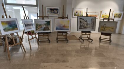 El pintor murciano José Miguel Masiá llena de acuarelas el Centro Cultural 'Virgen del Carmen' 